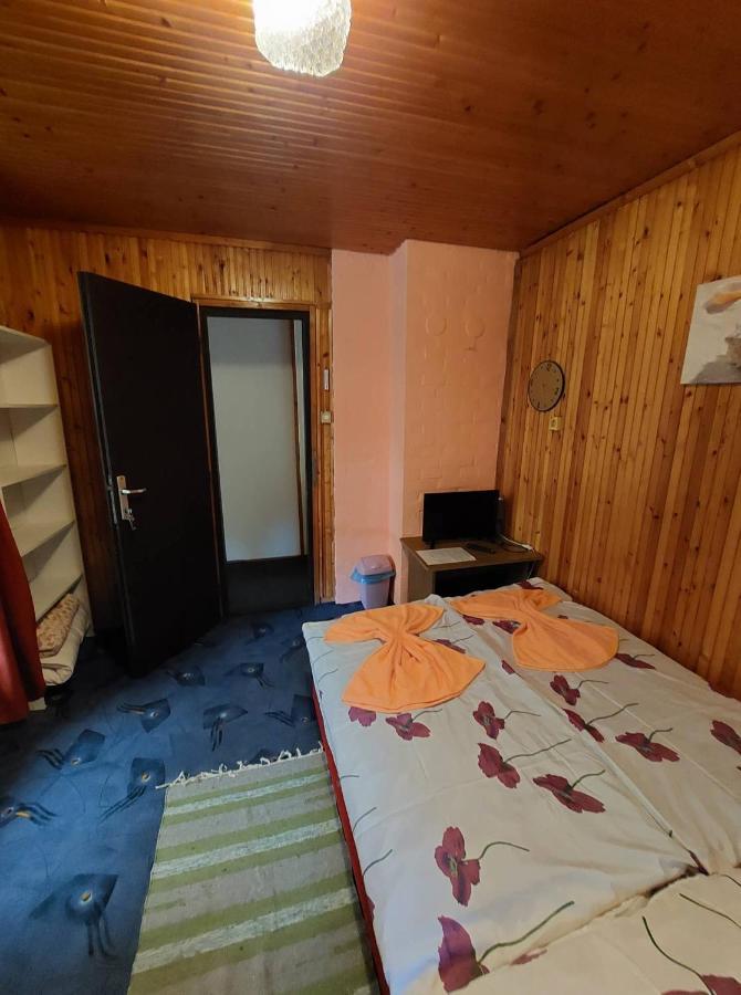 Garden Etterem Kavezo Es Panzio Tahitófalu Dış mekan fotoğraf